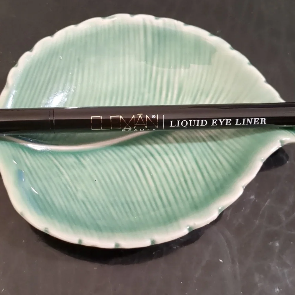 Liquid Eye Liner